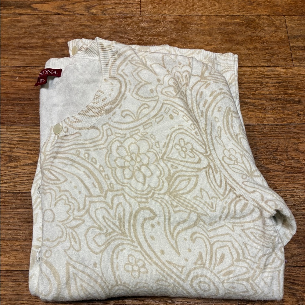 Women’s Merona Cream and Tan Paisley Cardigan Size Extra Large